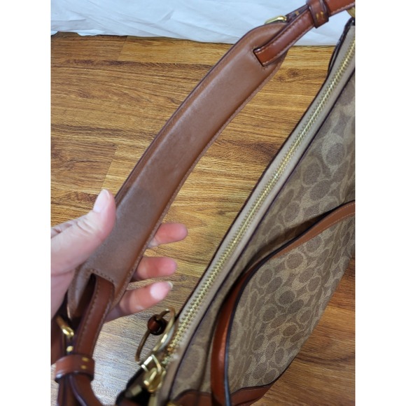 Coach Sutton Hobo 38580 Bag in Signature Canvas & Leather 2019 - Picture 9 of 11